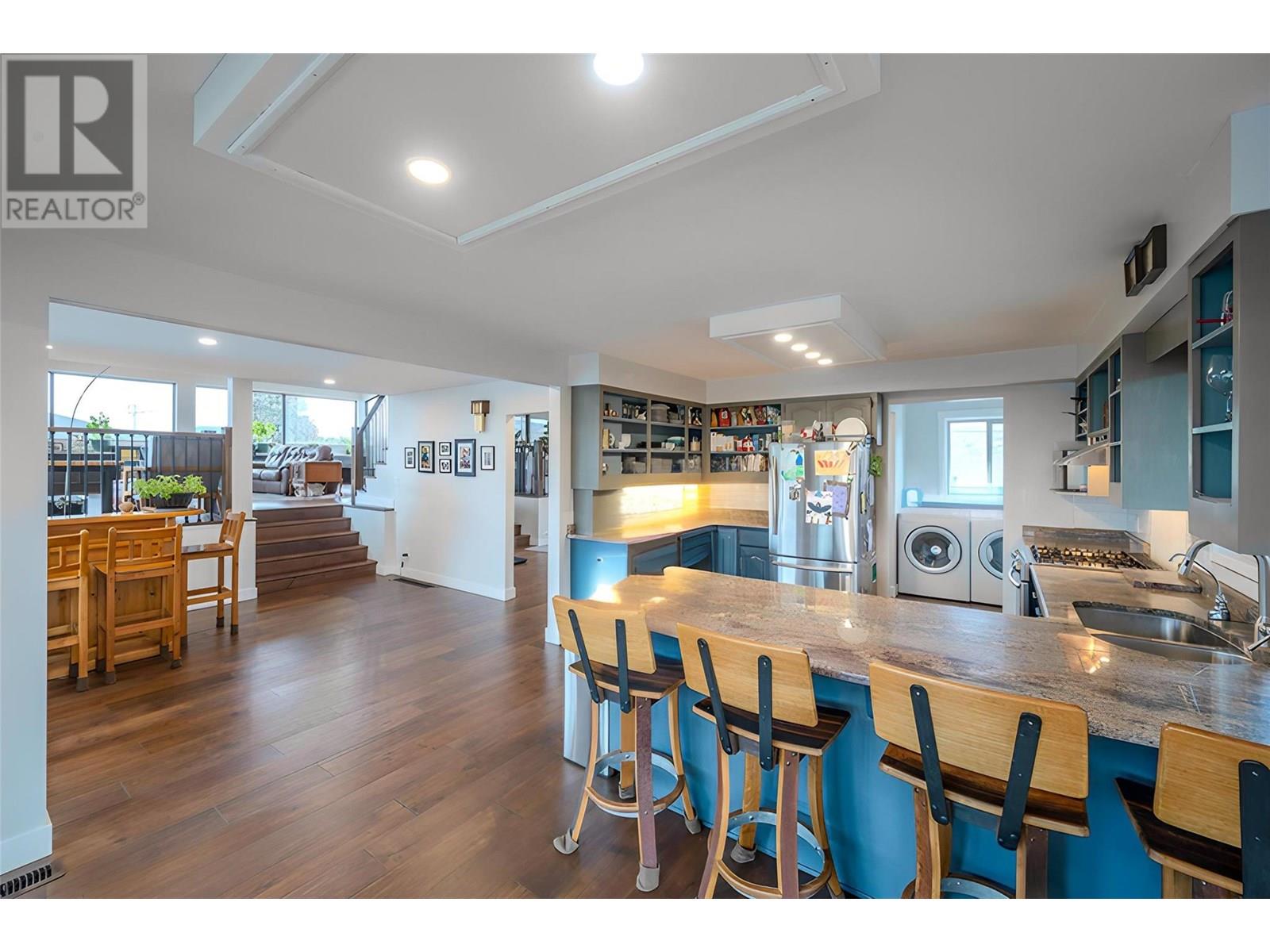  6521 BELLEVUE Drive, Oliver