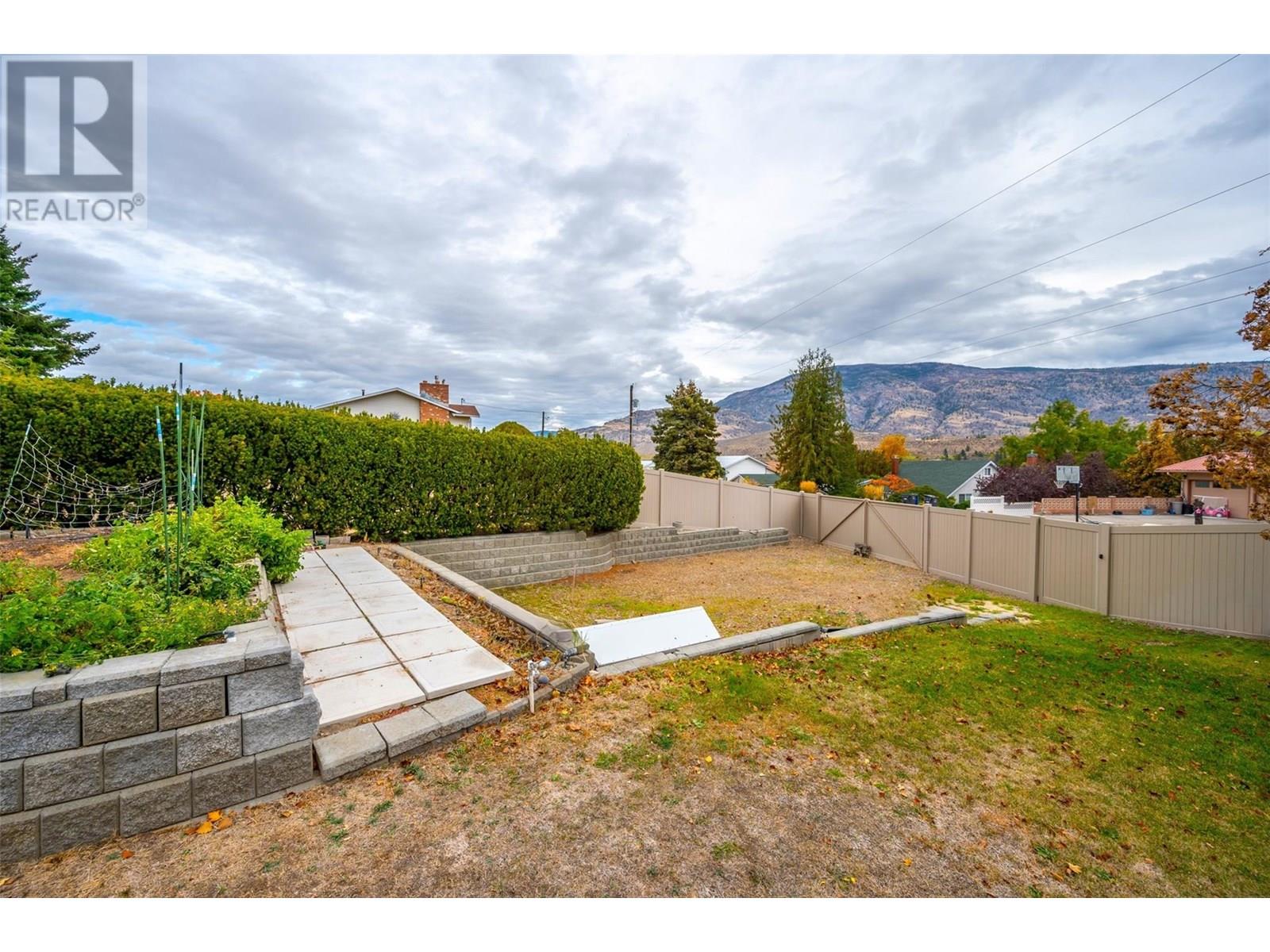  6521 BELLEVUE Drive, Oliver
