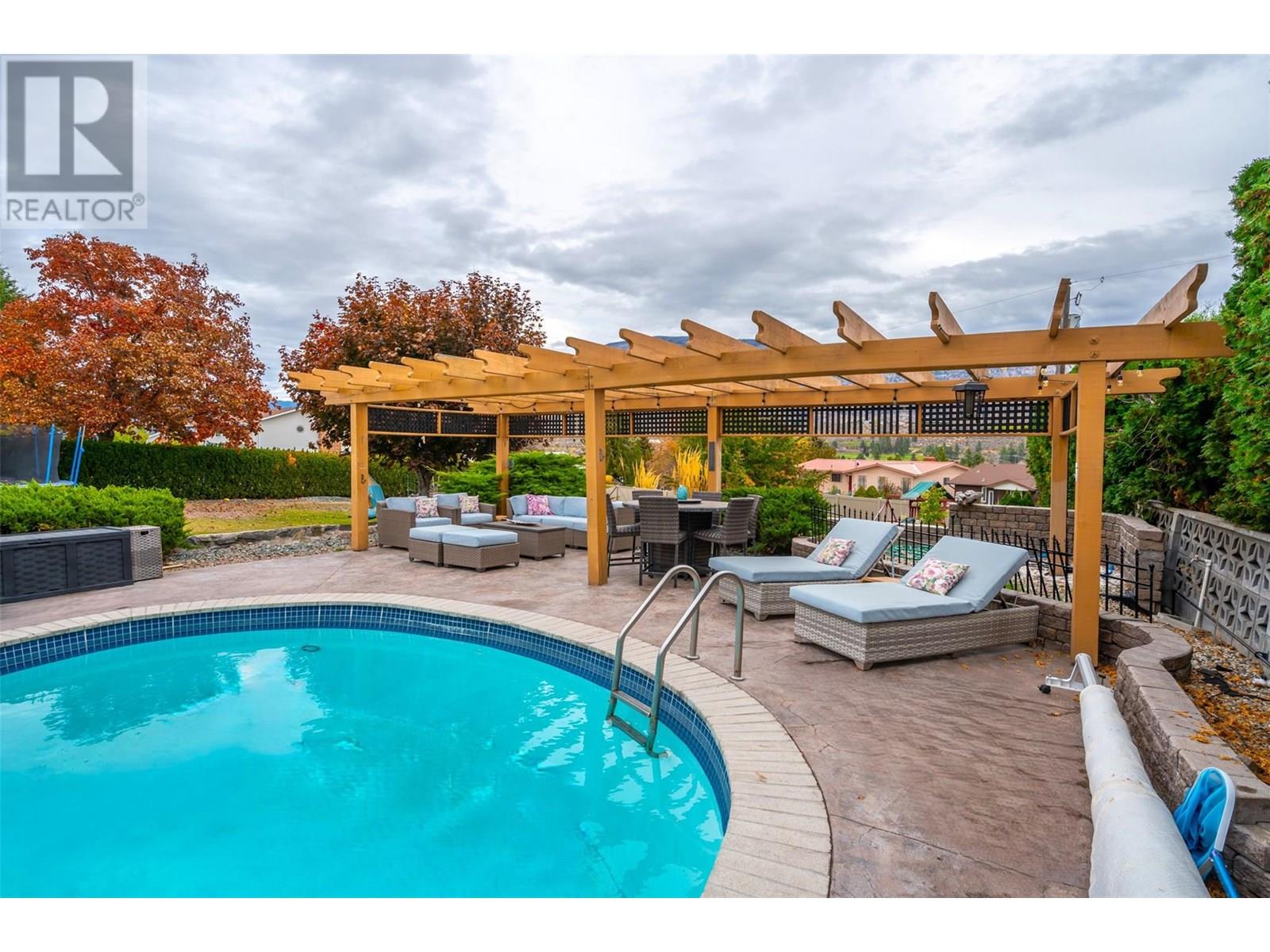  6521 BELLEVUE Drive, Oliver