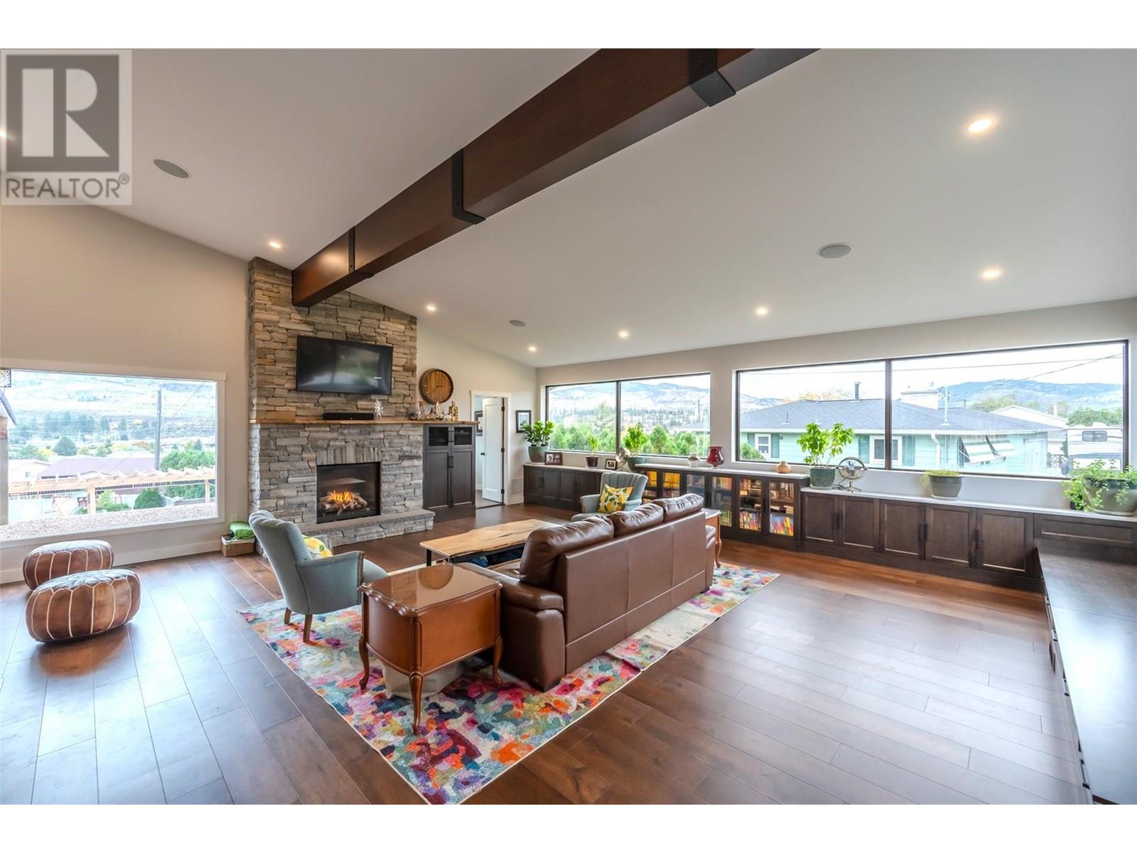  6521 BELLEVUE Drive, Oliver