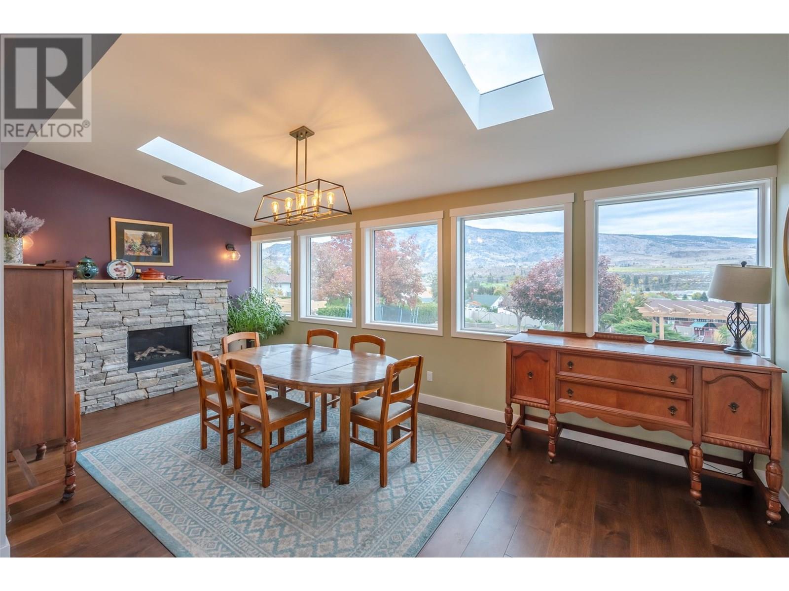  6521 BELLEVUE Drive, Oliver