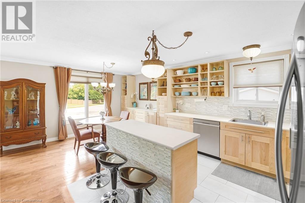 Photo 17 of 14 Thistledown Drive, Brantford ON