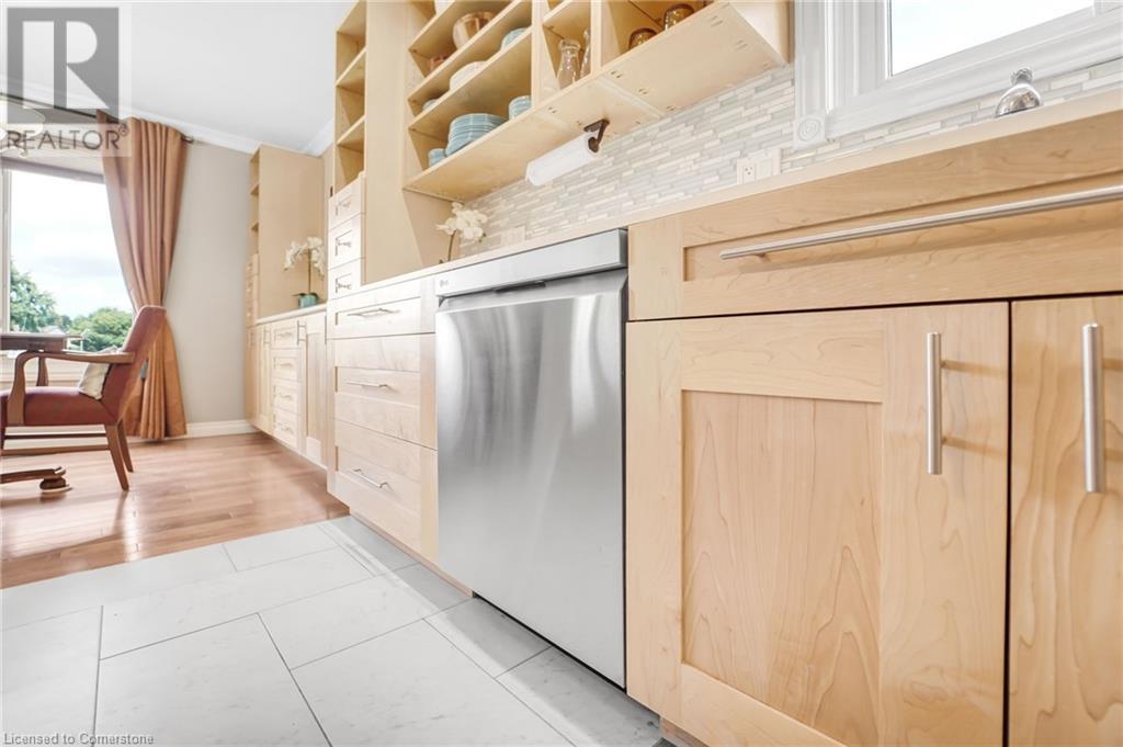 Photo 34 of 14 Thistledown Drive, Brantford ON