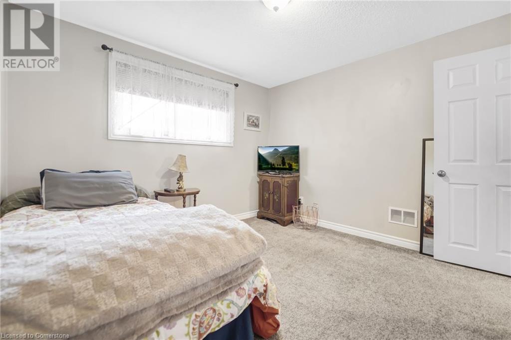 Photo 39 of 14 Thistledown Drive, Brantford ON