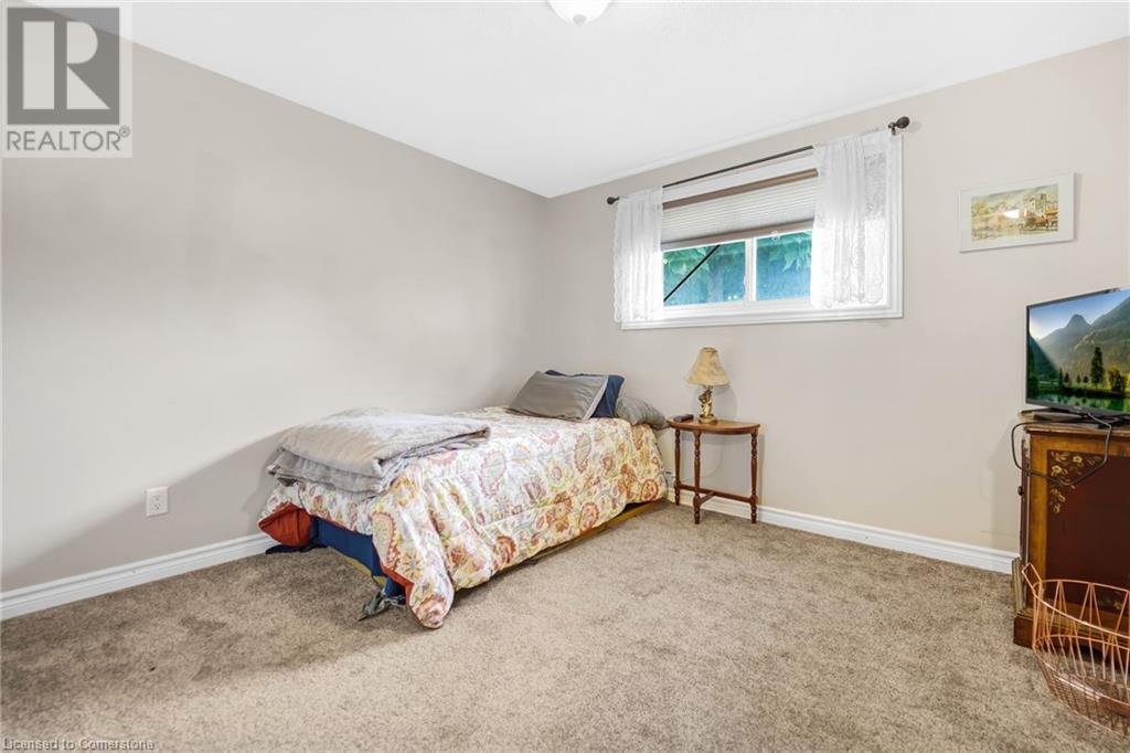 Photo 19 of 14 Thistledown Drive, Brantford ON