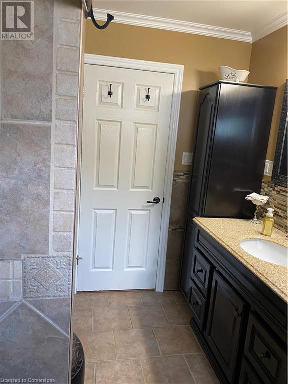 Photo 45 of 14 Thistledown Drive, Brantford ON