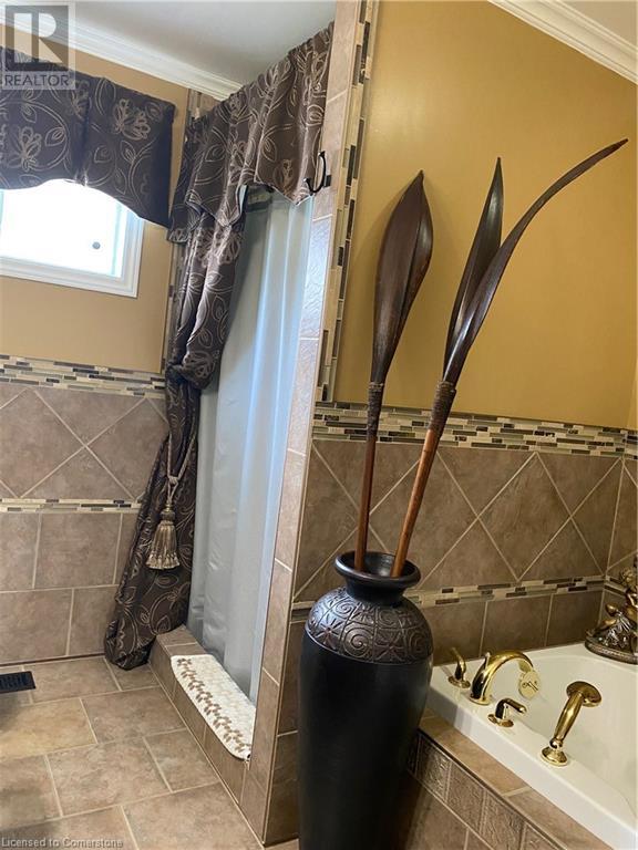 Photo 38 of 14 Thistledown Drive, Brantford ON