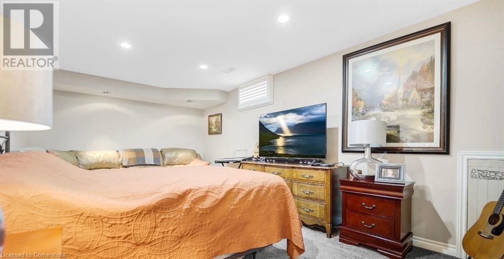 Photo 23 of 14 Thistledown Drive, Brantford ON