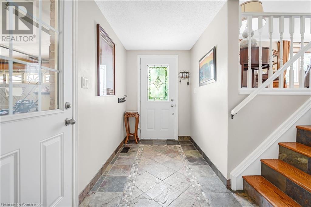 Photo 9 of 14 Thistledown Drive, Brantford ON