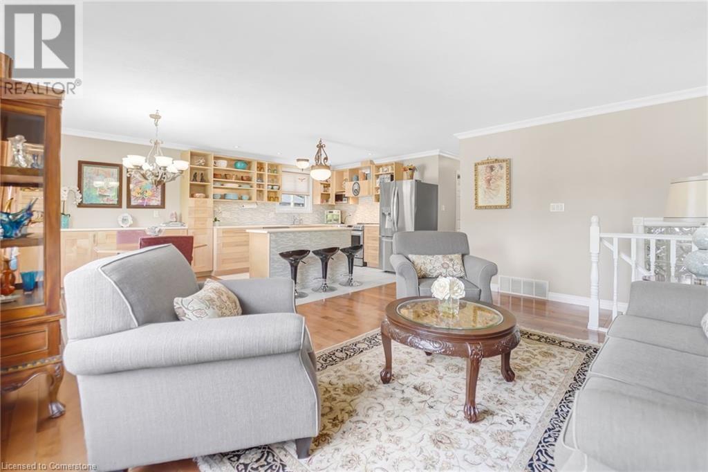 Photo 12 of 14 Thistledown Drive, Brantford ON