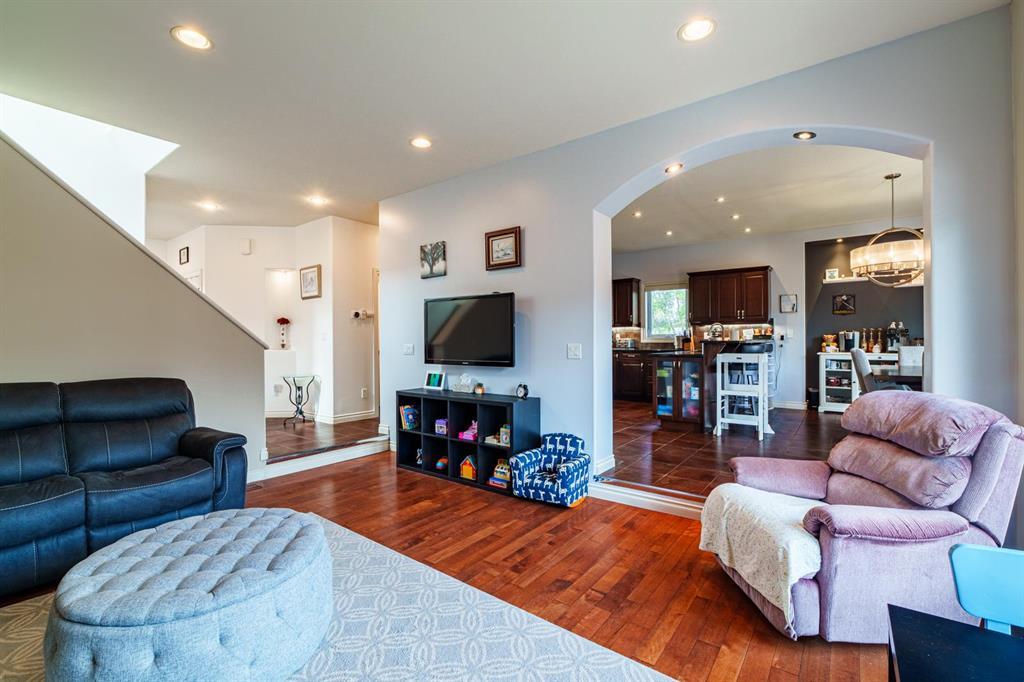Photo 17 of 108 Hillview Avenue, East St Paul MB