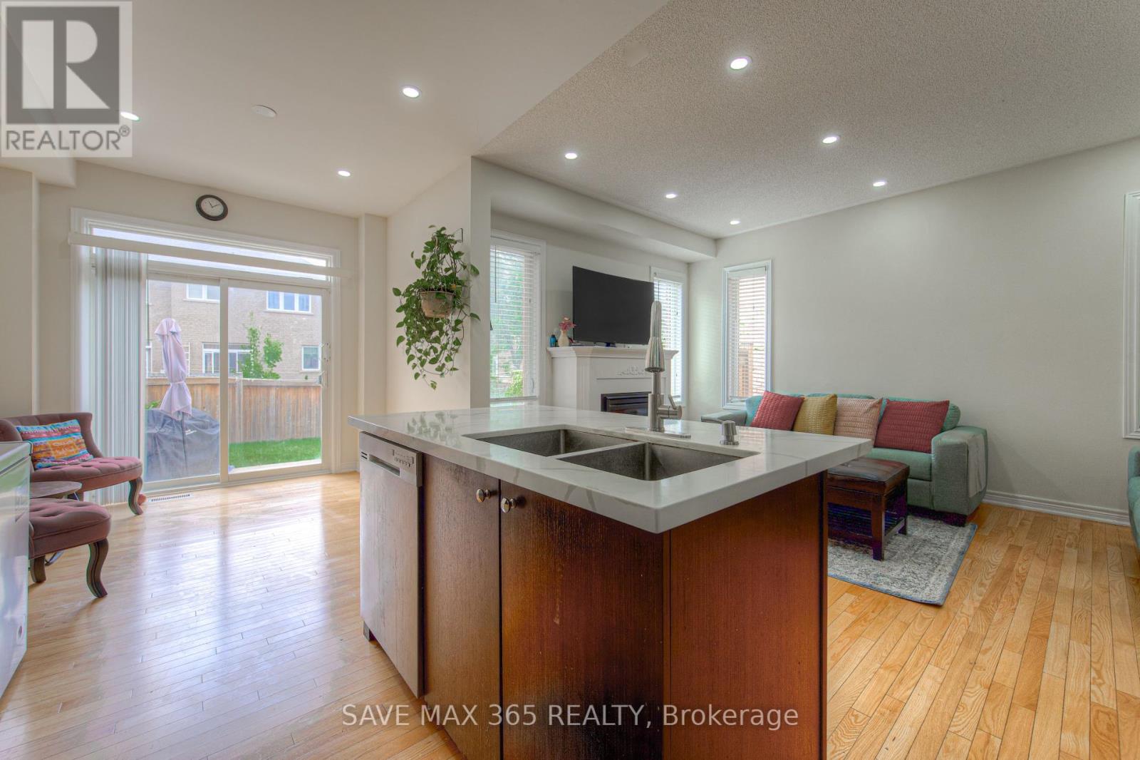 Photo 13 of 722 Megson Terrace, Milton ON