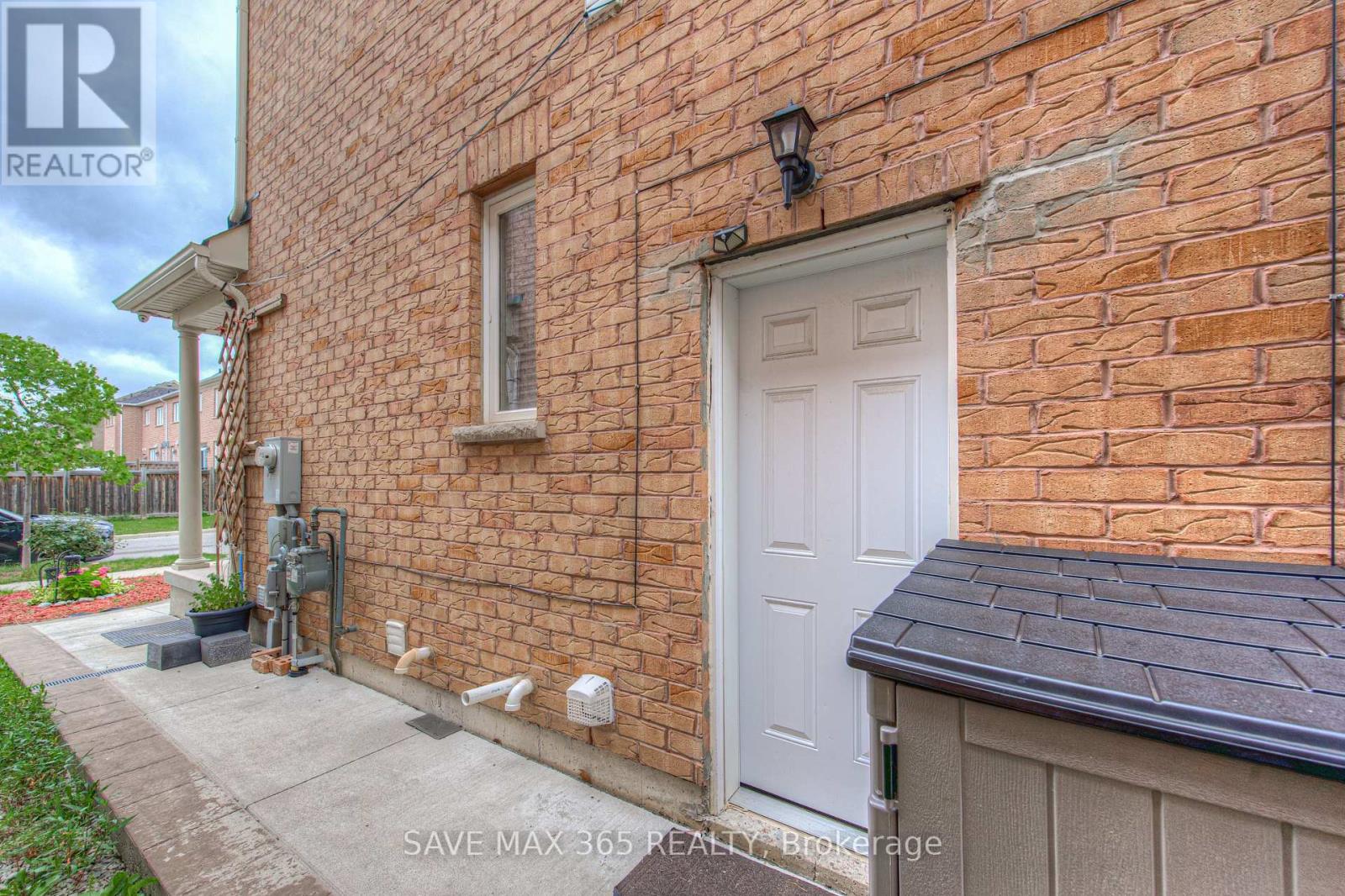 Photo 7 of 722 Megson Terrace, Milton ON