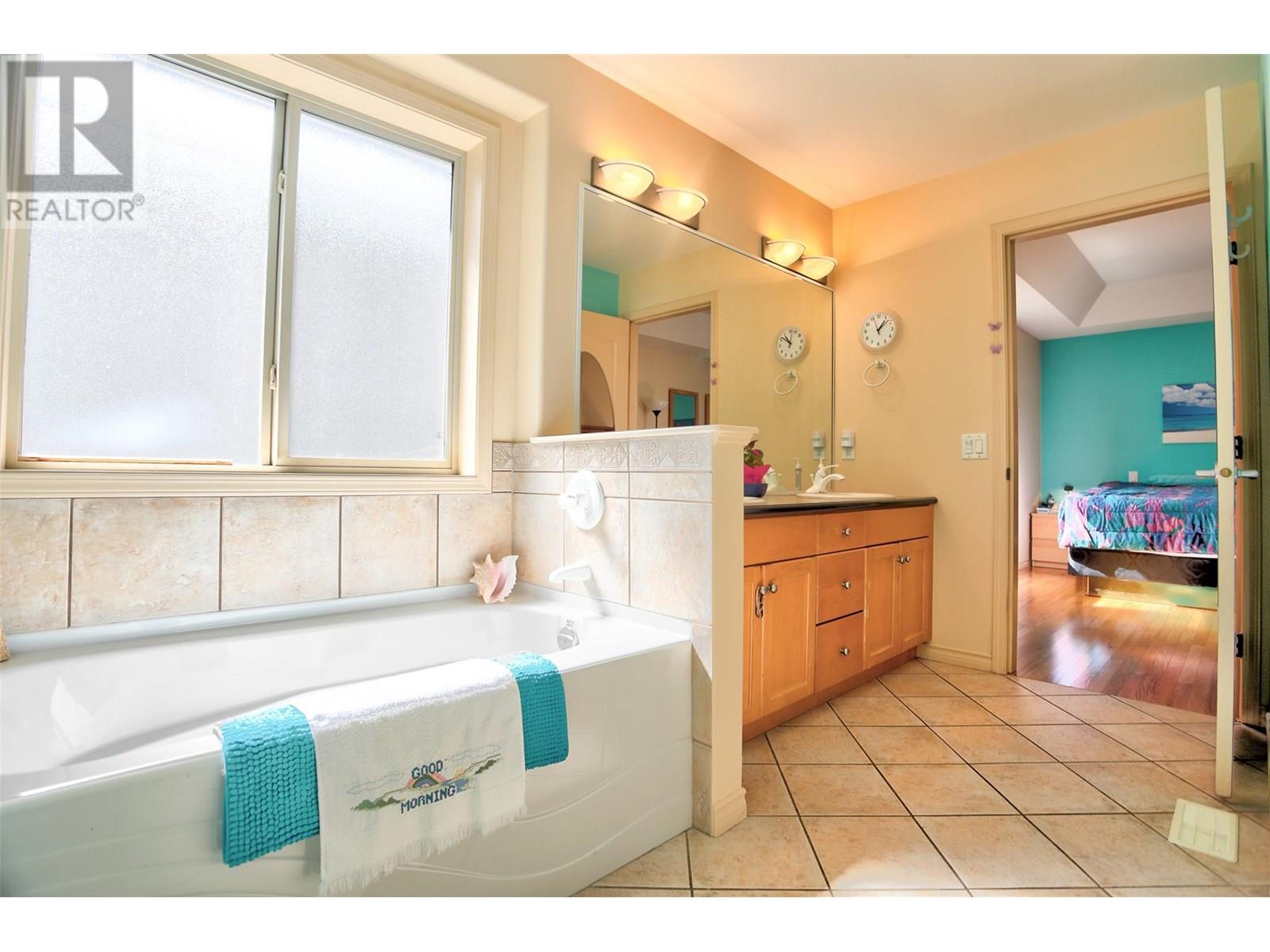  5038 South Ridge Drive, Kelowna