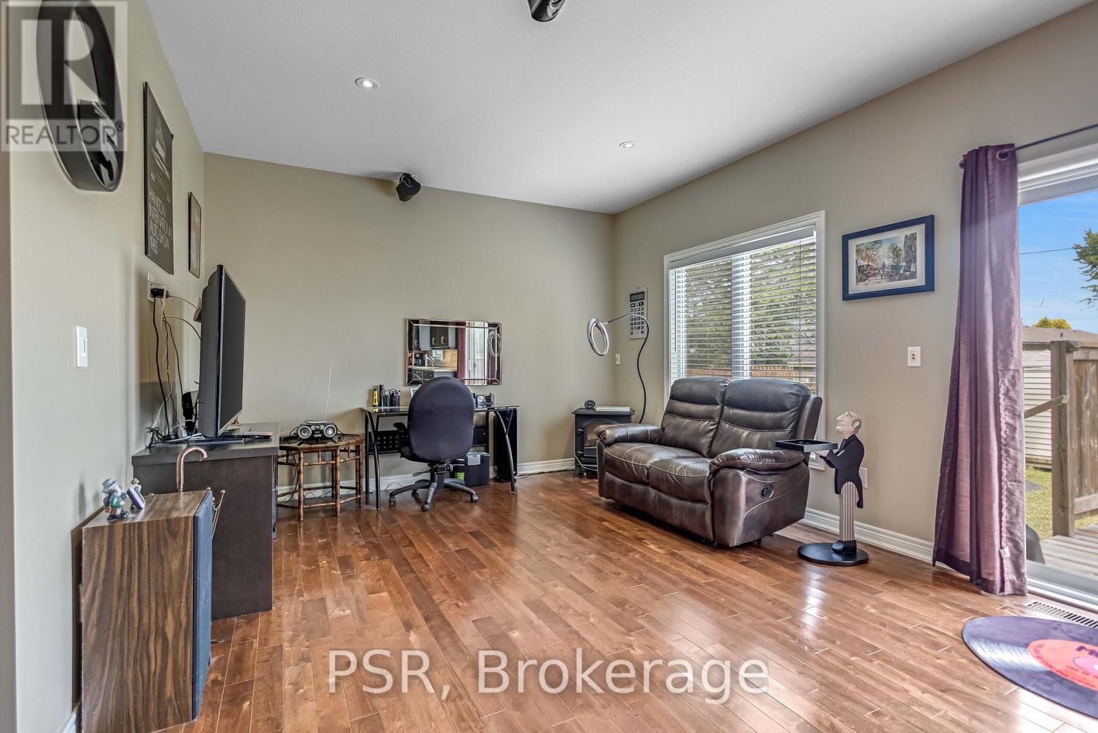 Photo 23 of 653 Deere Street, Welland ON