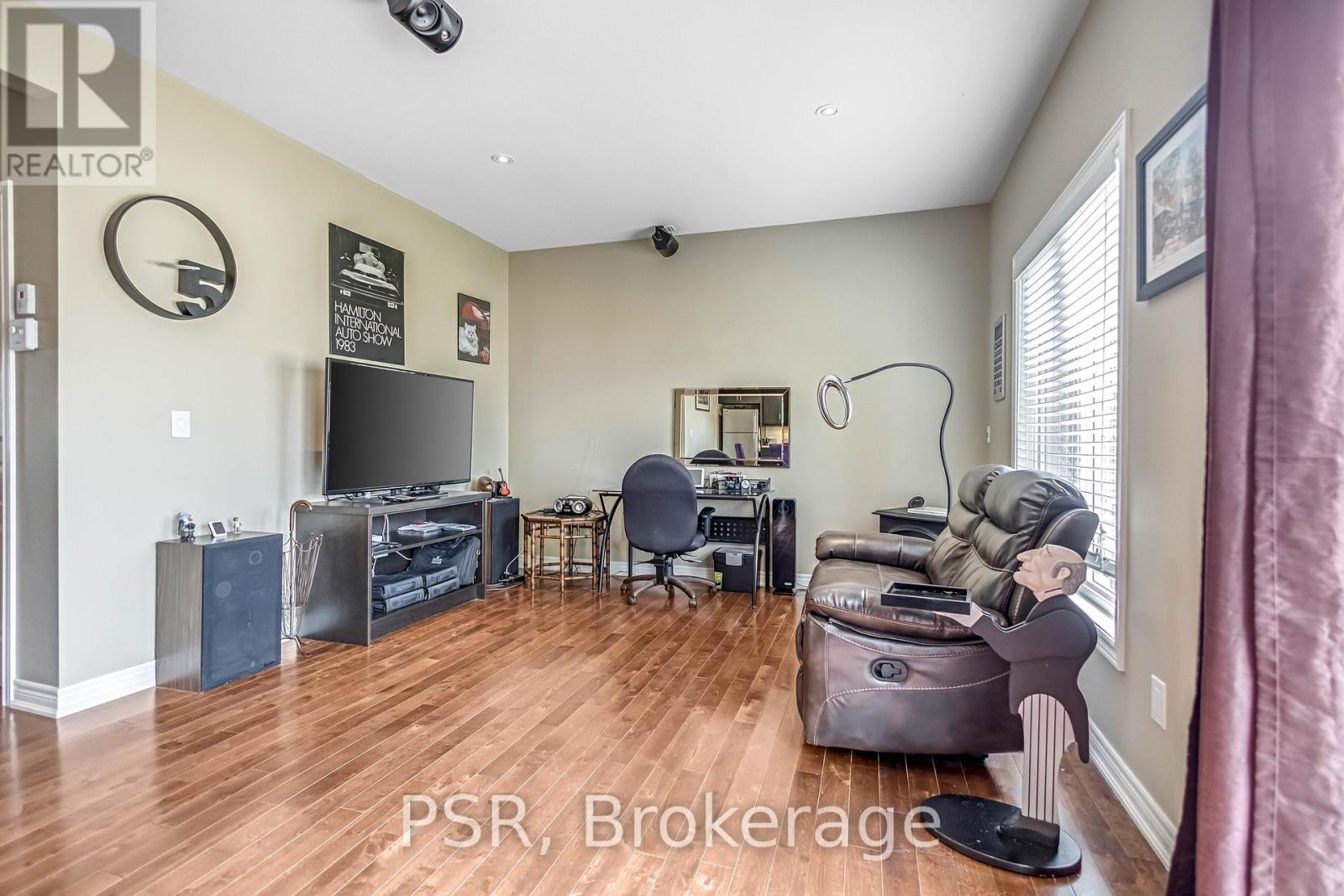 Photo 9 of 653 Deere Street, Welland ON
