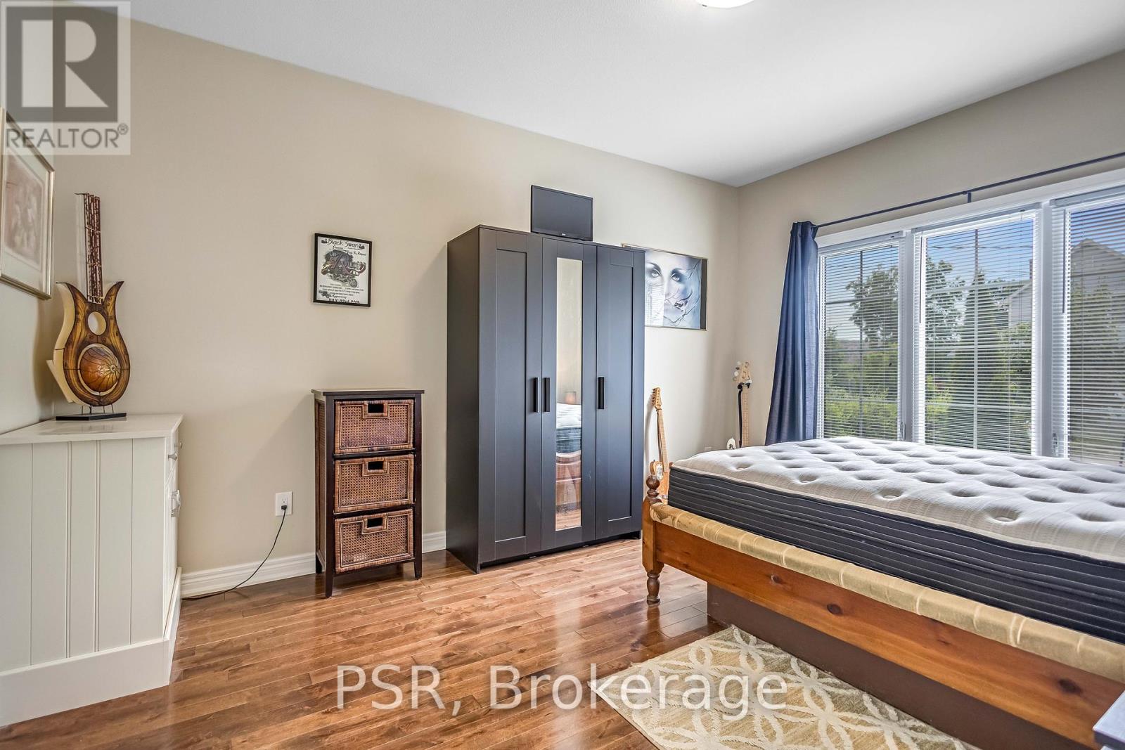 Photo 4 of 653 Deere Street, Welland ON
