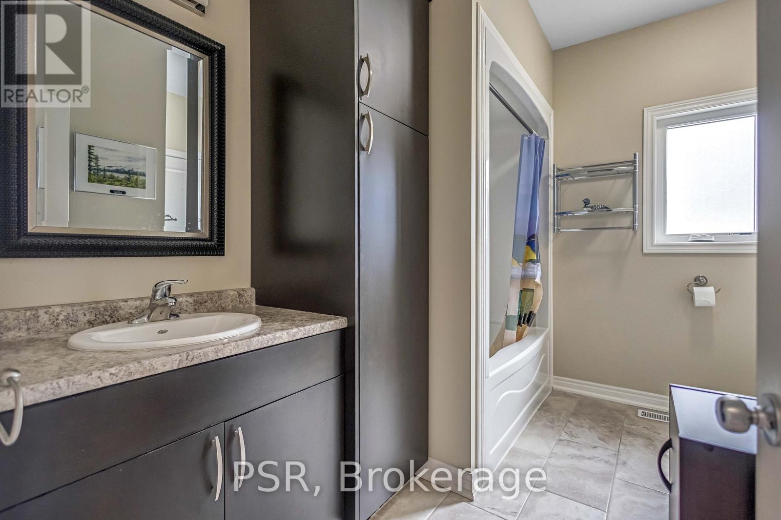 Photo 8 of 653 Deere Street, Welland ON