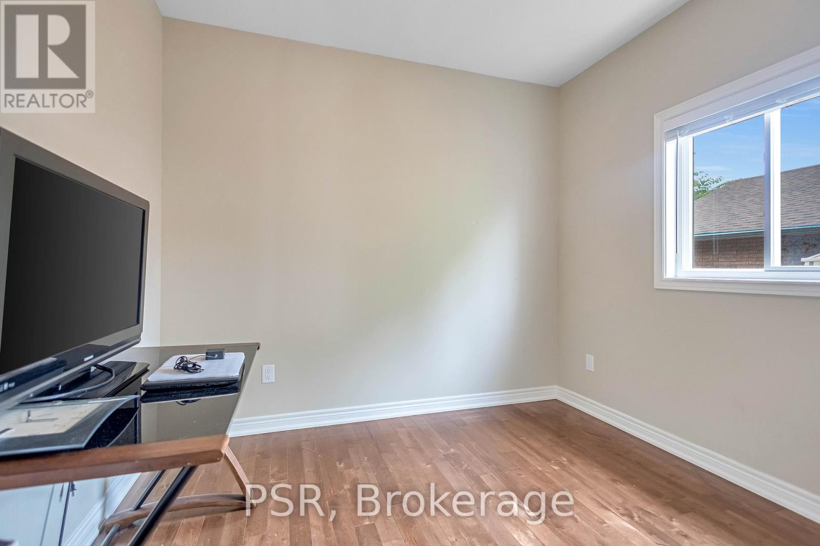 Photo 13 of 653 Deere Street, Welland ON