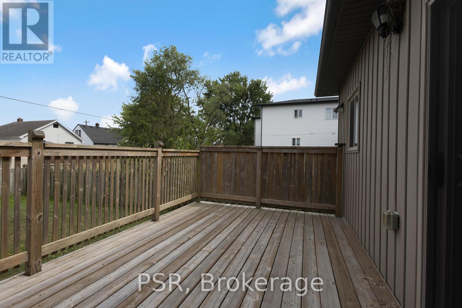 Photo 27 of 653 Deere Street, Welland ON