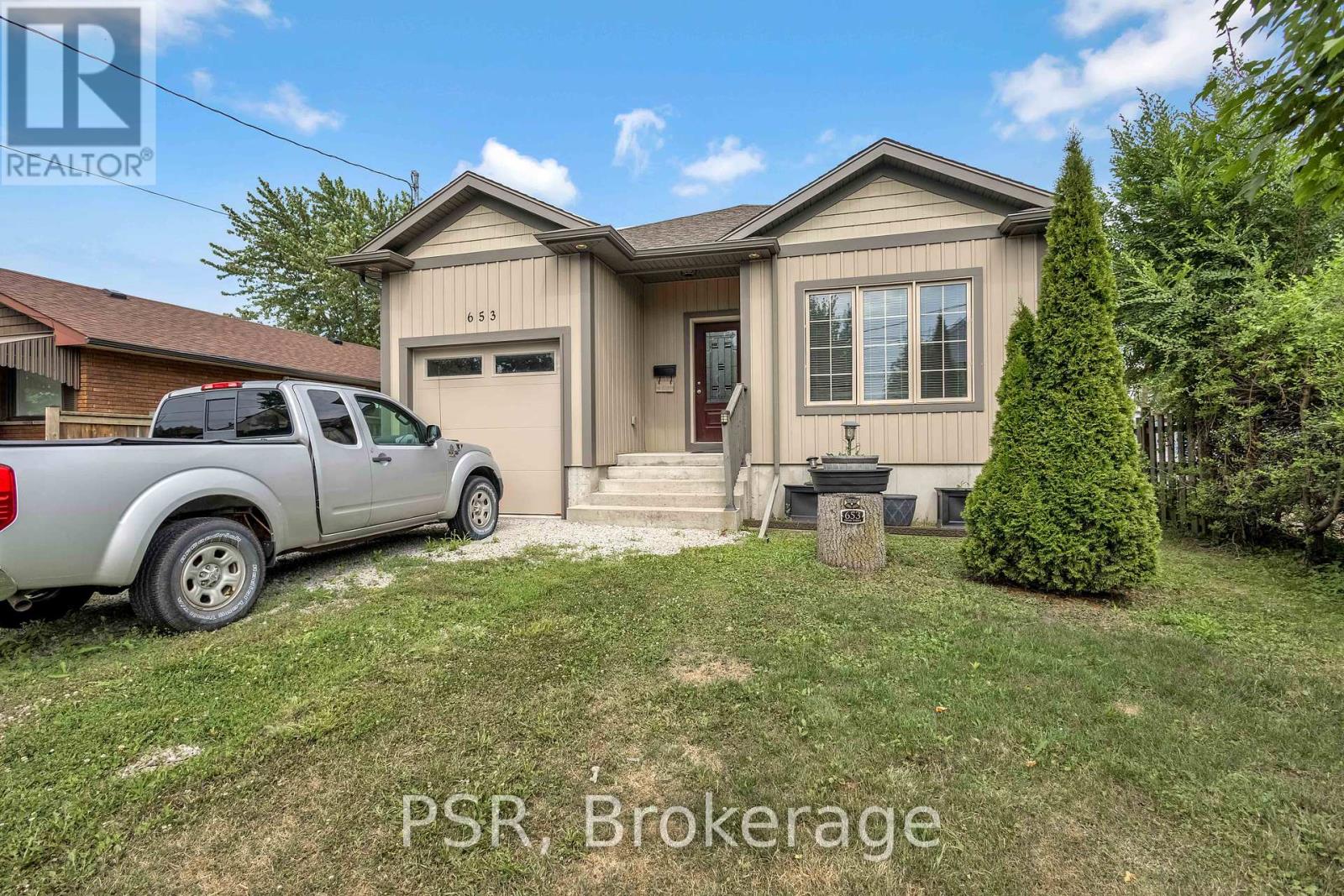 Photo 5 of 653 Deere Street, Welland ON