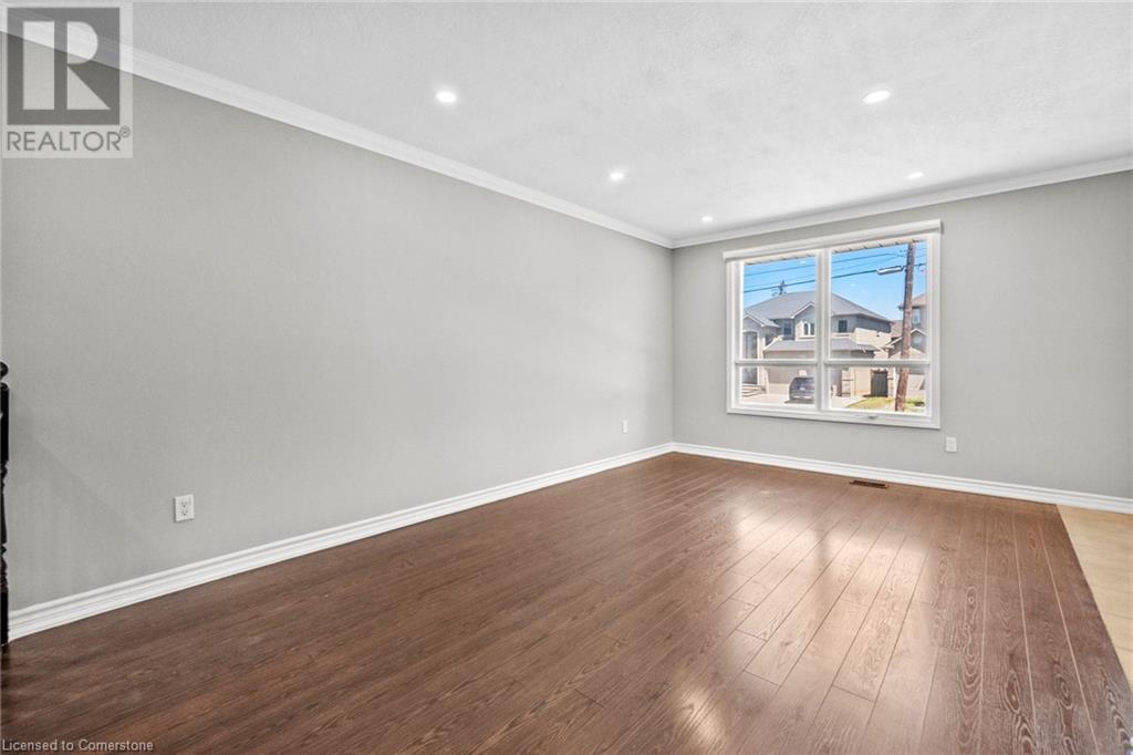 Photo 4 of 364 Red Oak Avenue, Stoney Creek ON