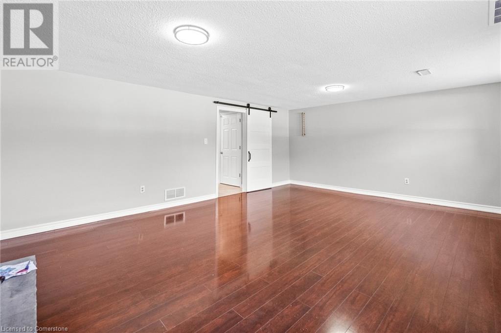 Photo 3 of 364 Red Oak Avenue, Stoney Creek ON