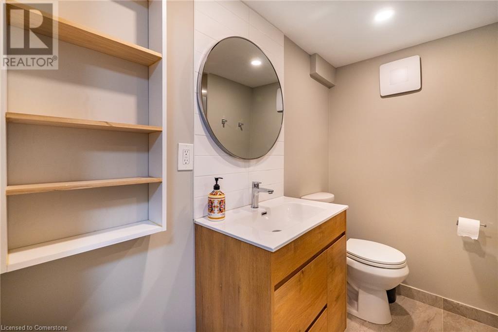 Photo 2 of 364 Red Oak Avenue, Stoney Creek ON