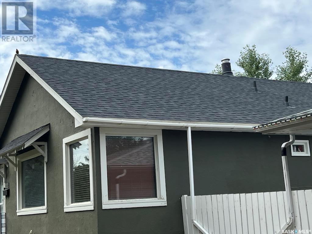 Photo 18 of 424 6th Avenue Nw, Swift Current SK