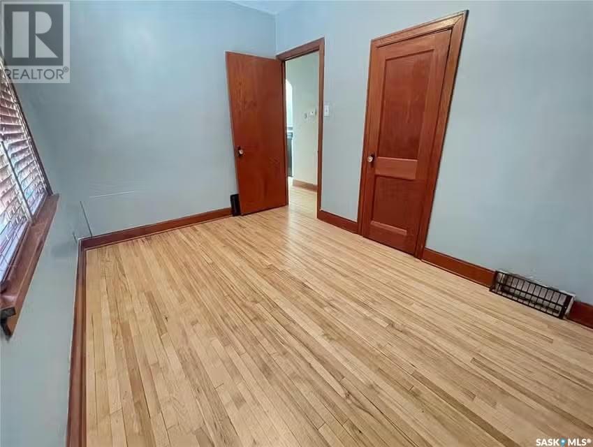 Photo 3 of 424 6th Avenue Nw, Swift Current SK