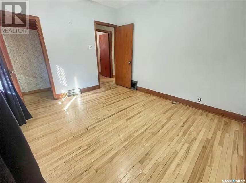 Photo 16 of 424 6th Avenue Nw, Swift Current SK