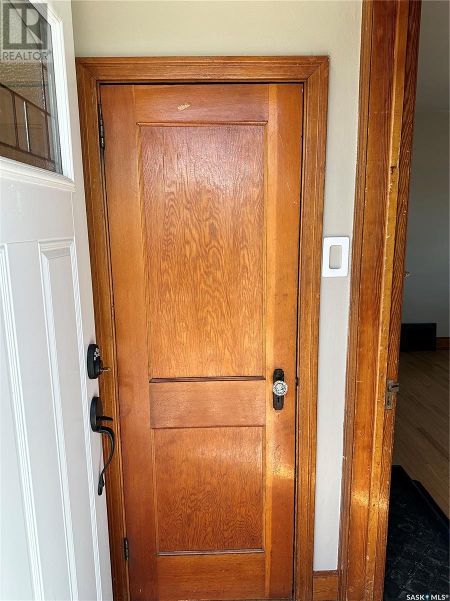 Photo 9 of 424 6th Avenue Nw, Swift Current SK