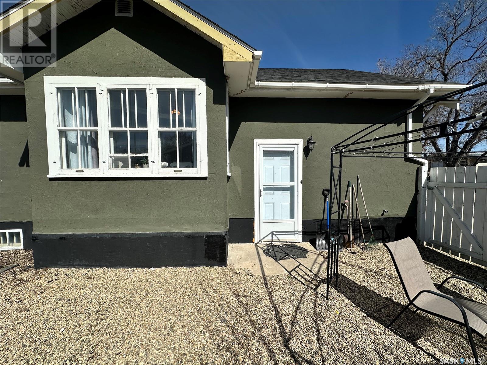 Photo 1 of 424 6th Avenue Nw, Swift Current SK
