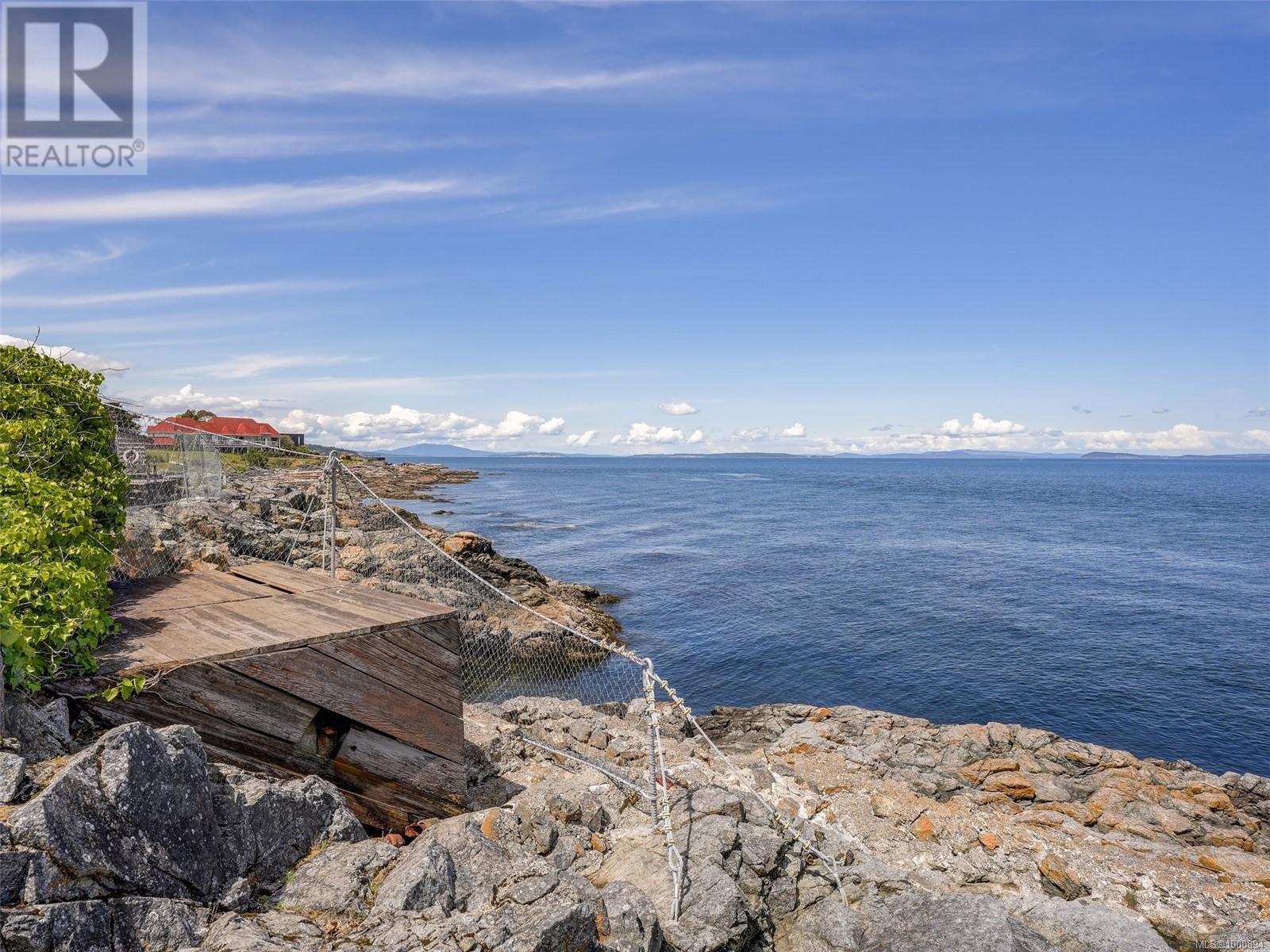  6000 Lockehaven Drive, Saanich