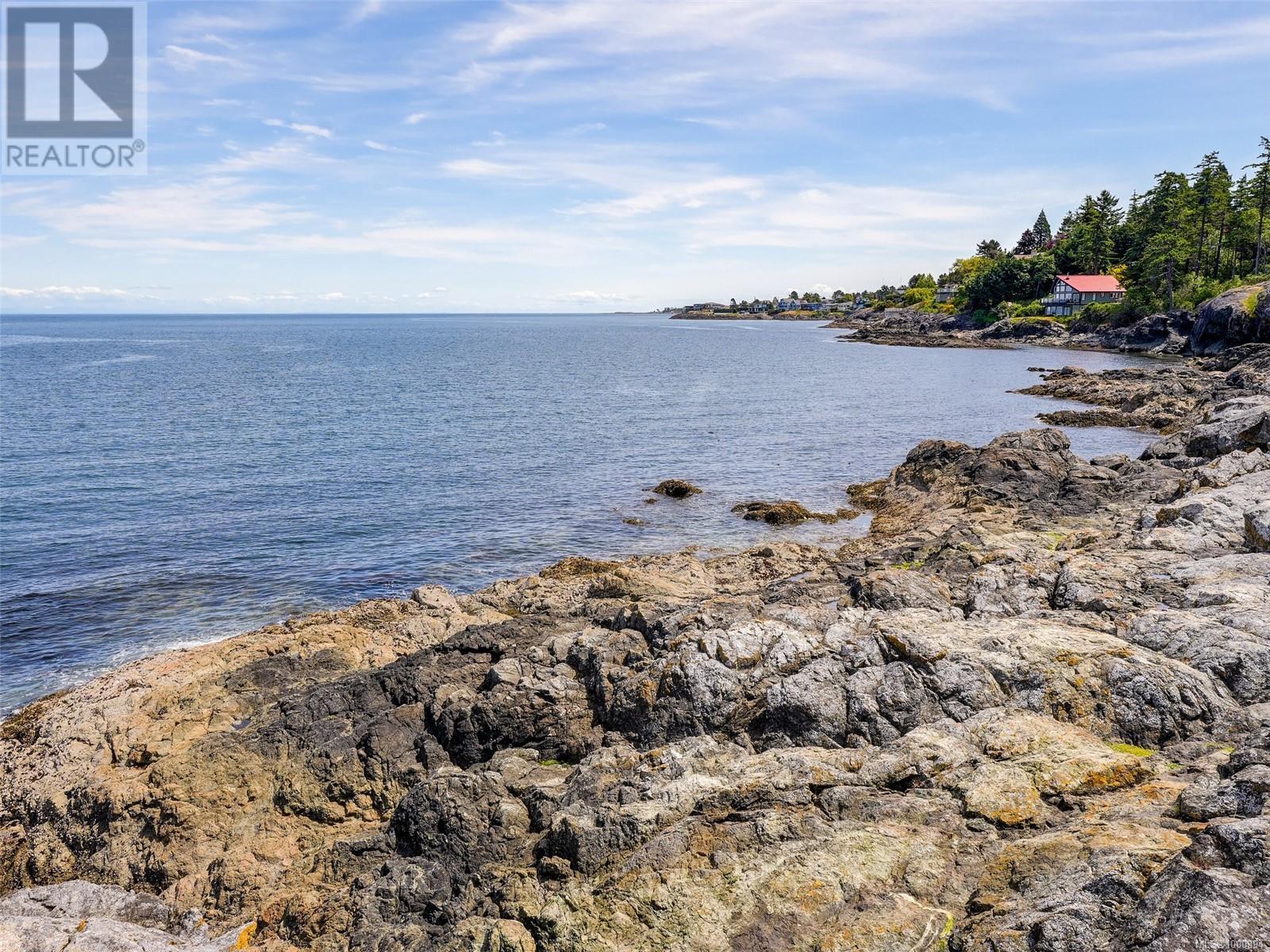  6000 Lockehaven Drive, Saanich