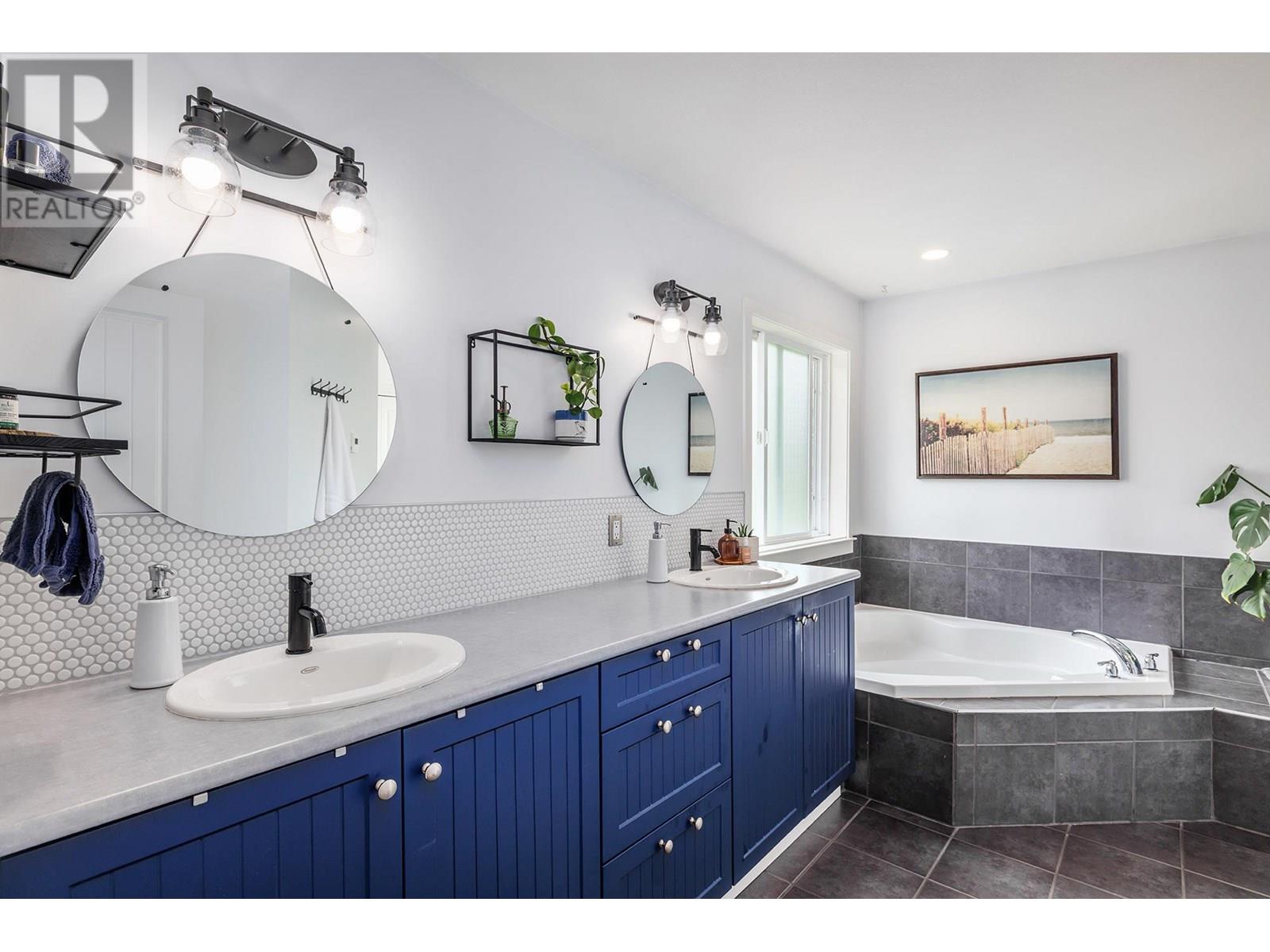  2165 Shelby Crescent, West Kelowna