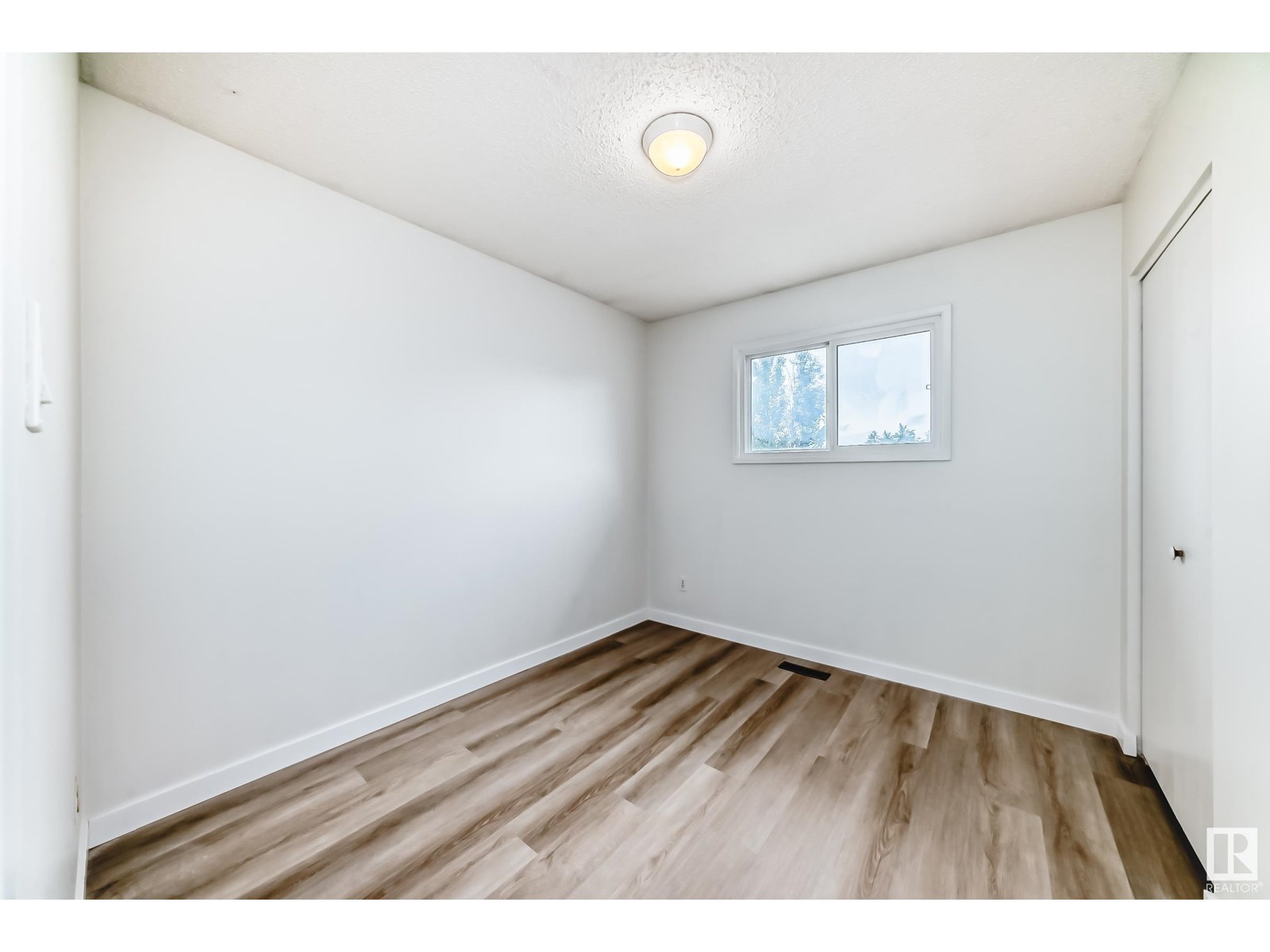 Photo 29 of 18435 93 Av Nw, Edmonton AB