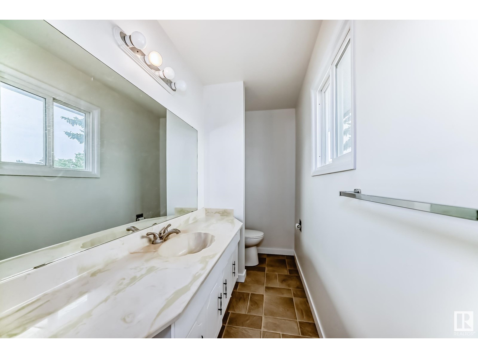 Photo 31 of 18435 93 Av Nw, Edmonton AB