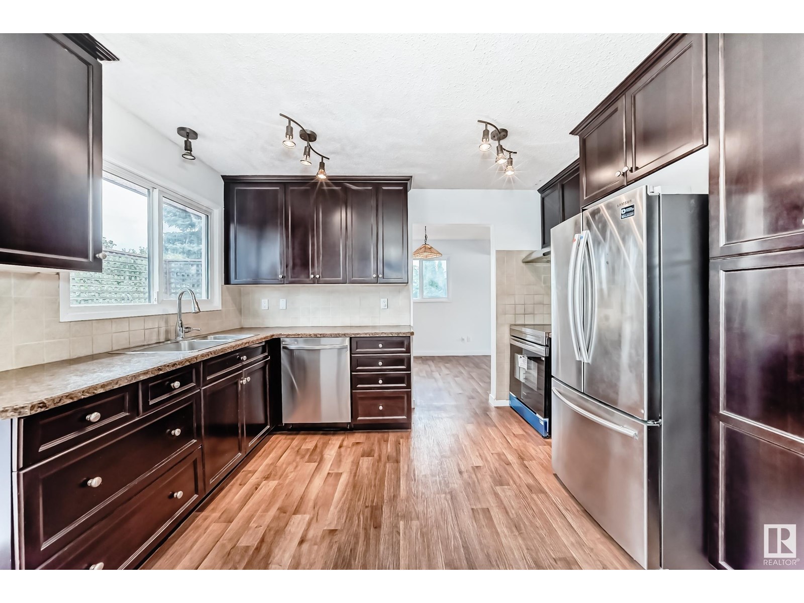 Photo 38 of 18435 93 Av Nw, Edmonton AB