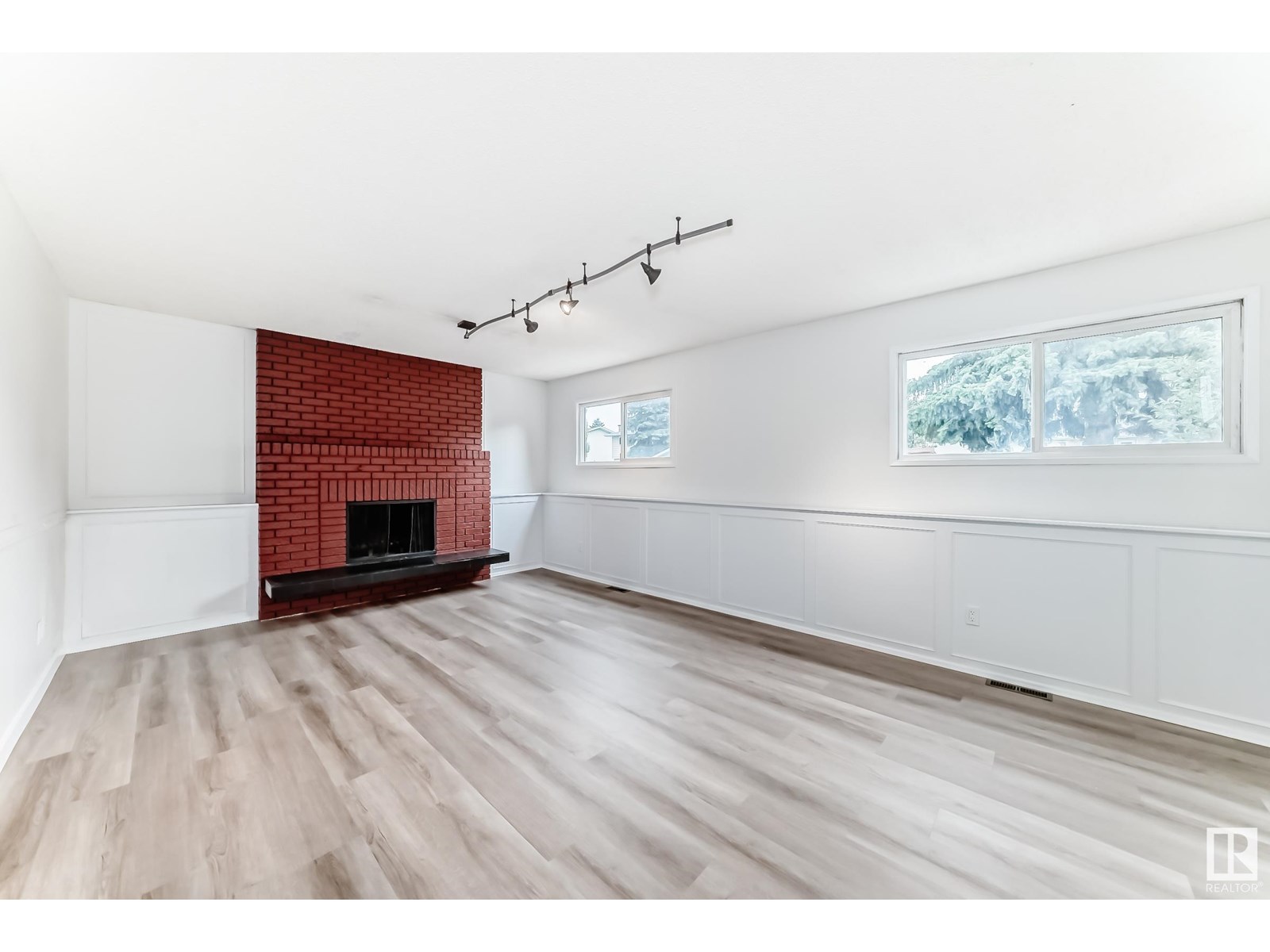 Photo 40 of 18435 93 Av Nw, Edmonton AB
