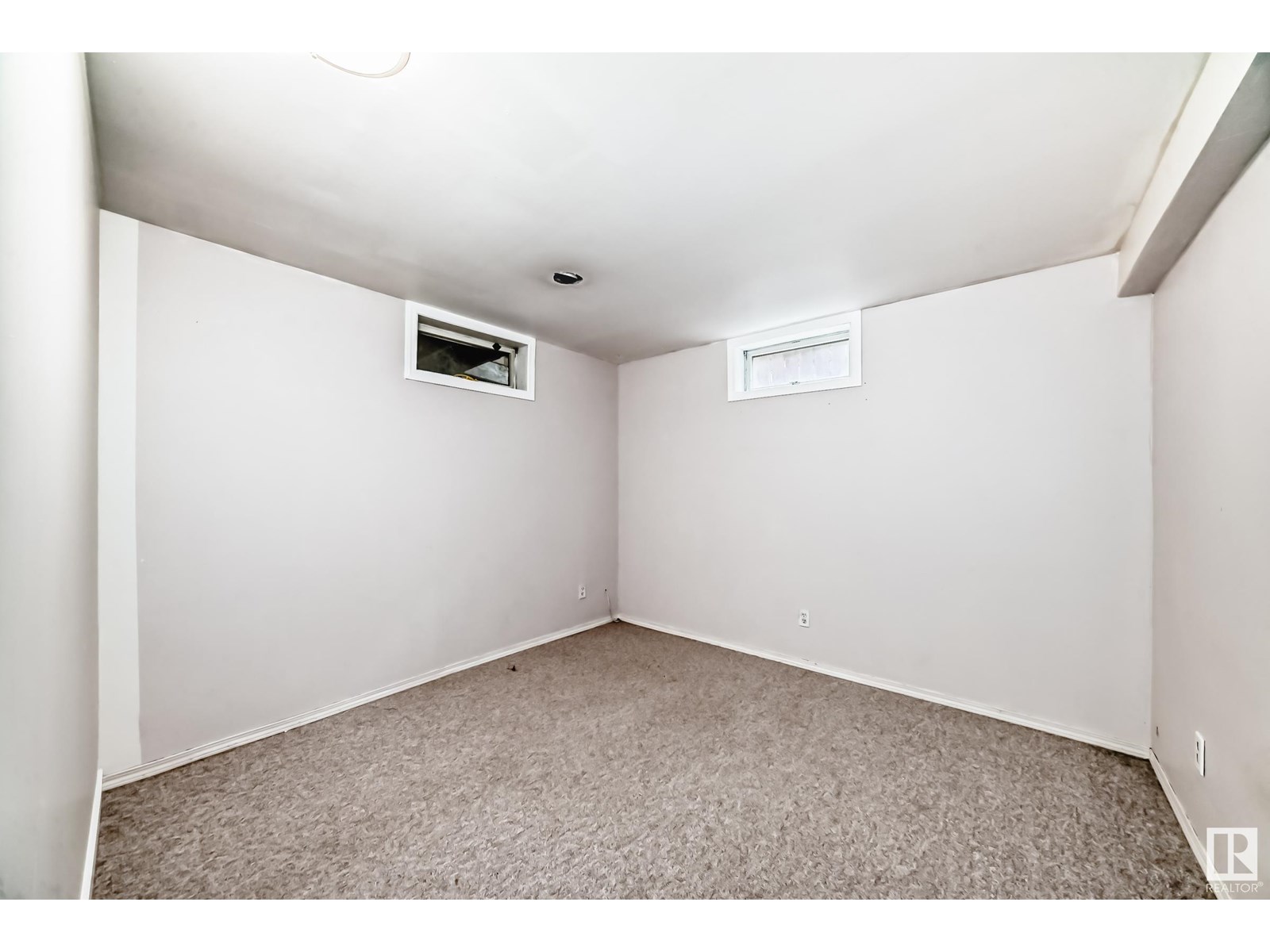 Photo 13 of 18435 93 Av Nw, Edmonton AB