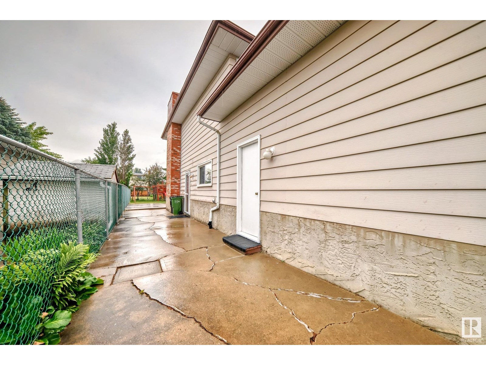 Photo 22 of 18435 93 Av Nw, Edmonton AB