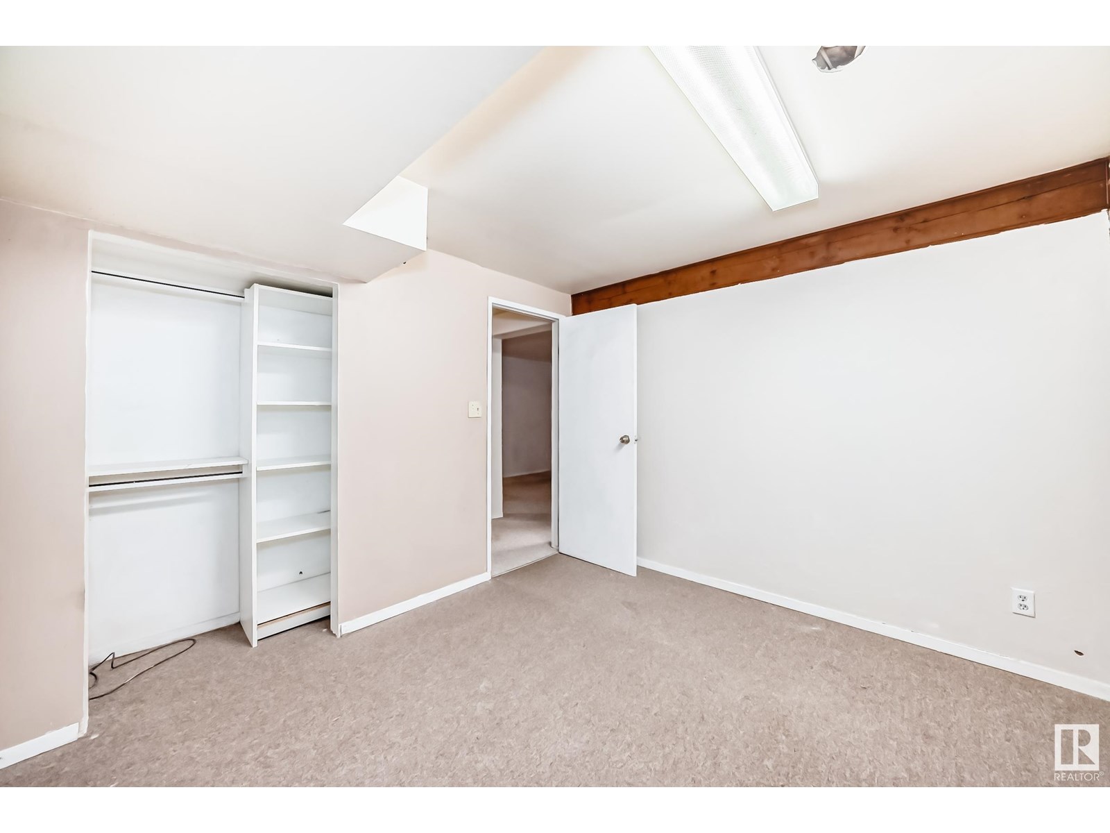 Photo 2 of 18435 93 Av Nw, Edmonton AB