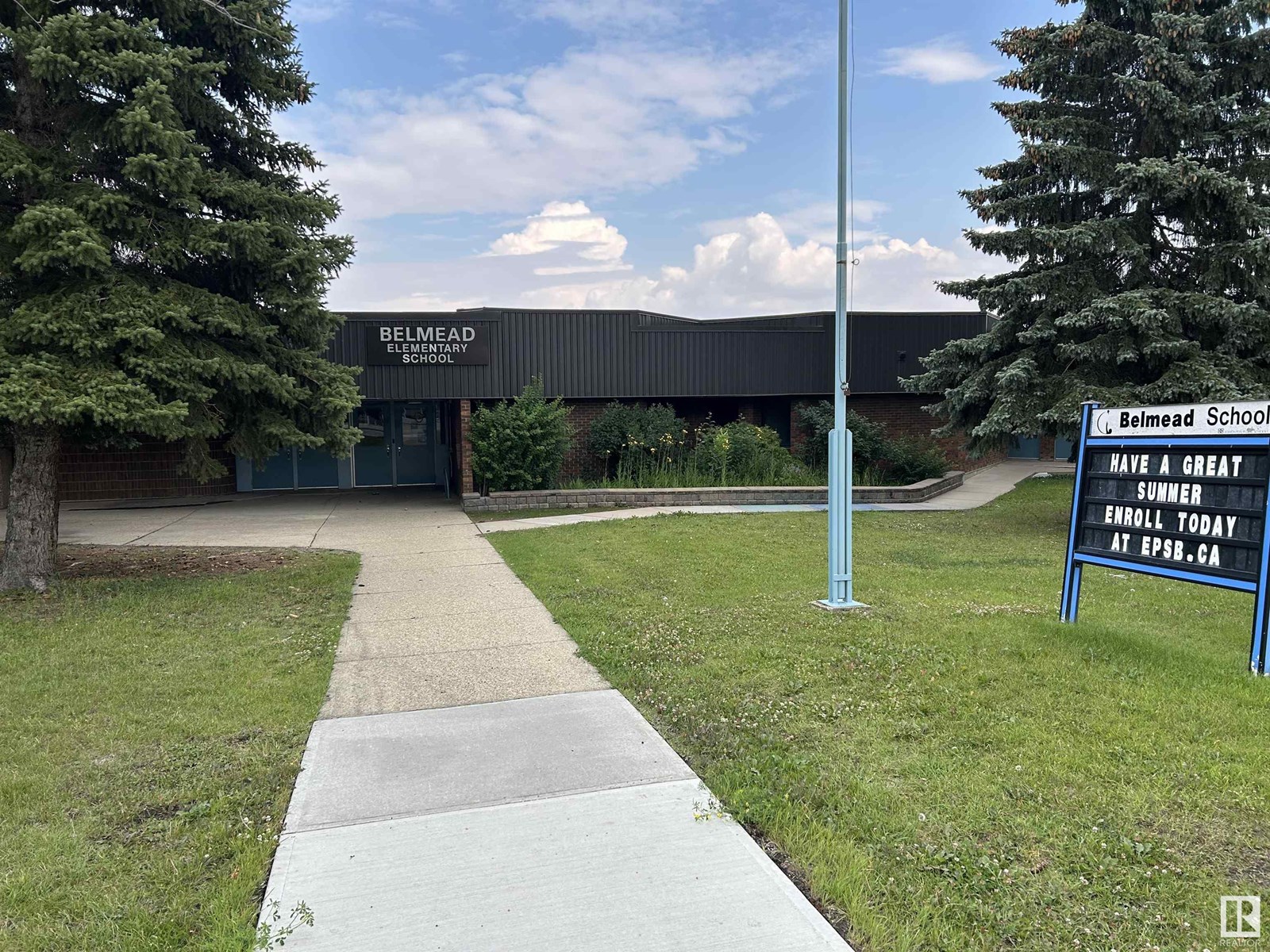 Photo 17 of 18435 93 Av Nw, Edmonton AB