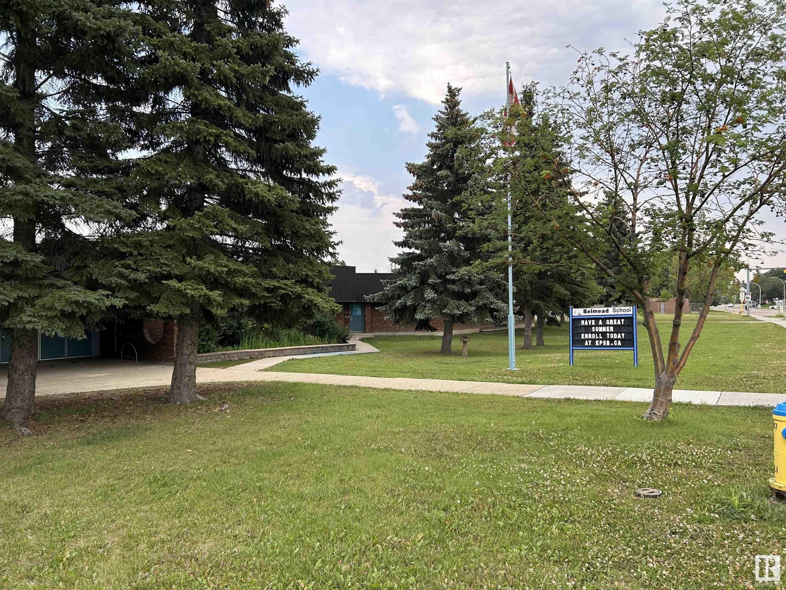 Photo 11 of 18435 93 Av Nw, Edmonton AB