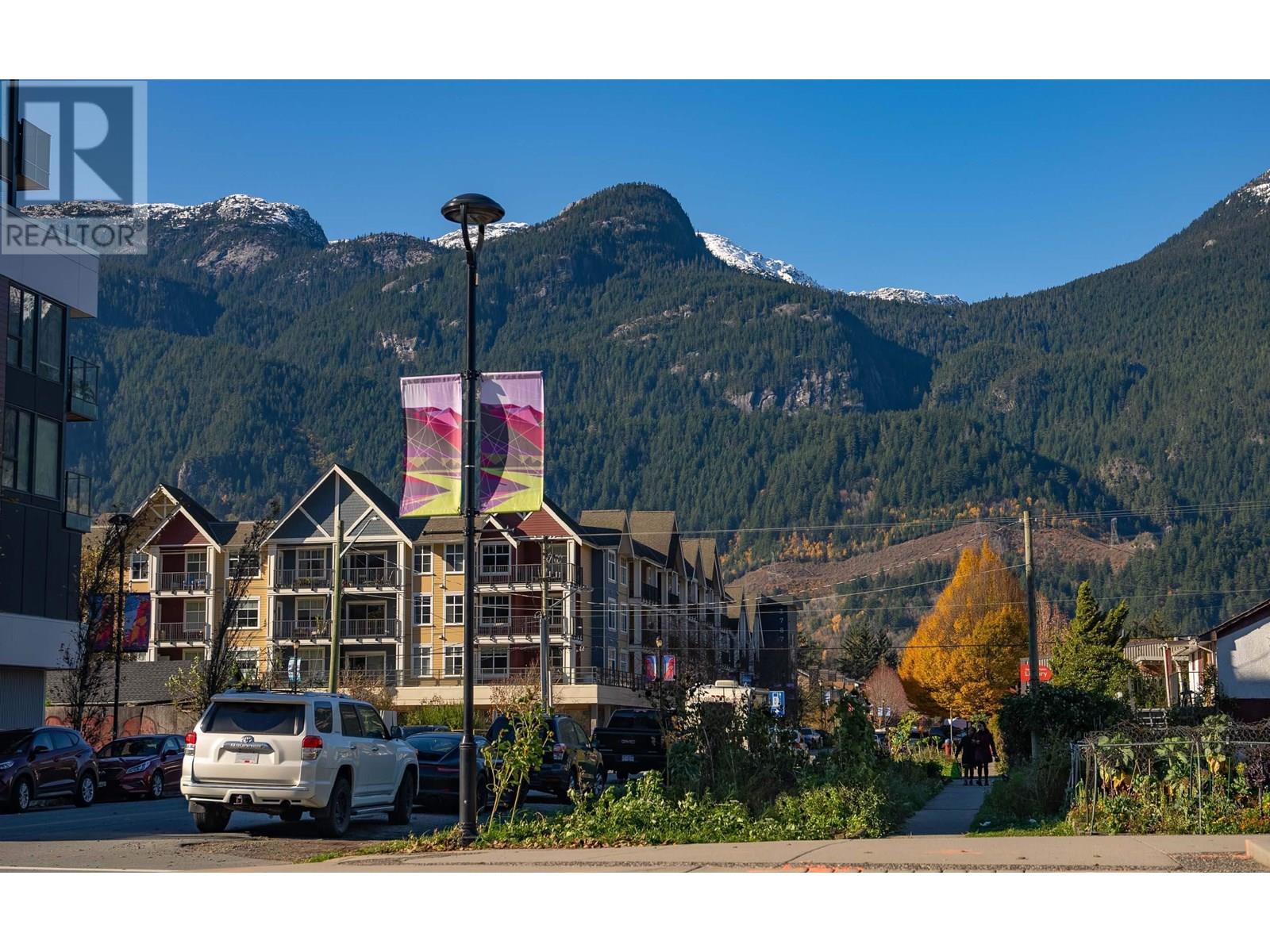 Photo 11 of 601 1365 Victoria Street, Squamish BC