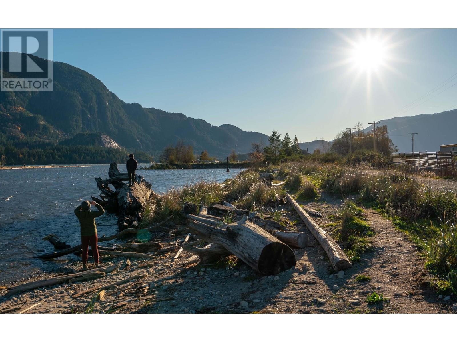 Photo 8 of 405 1365 Victoria Street, Squamish BC