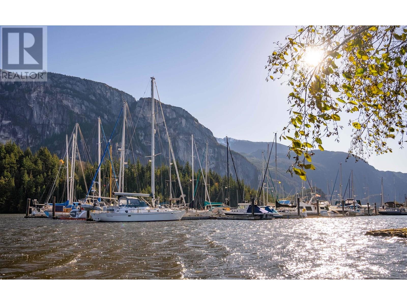 Photo 12 of 405 1365 Victoria Street, Squamish BC