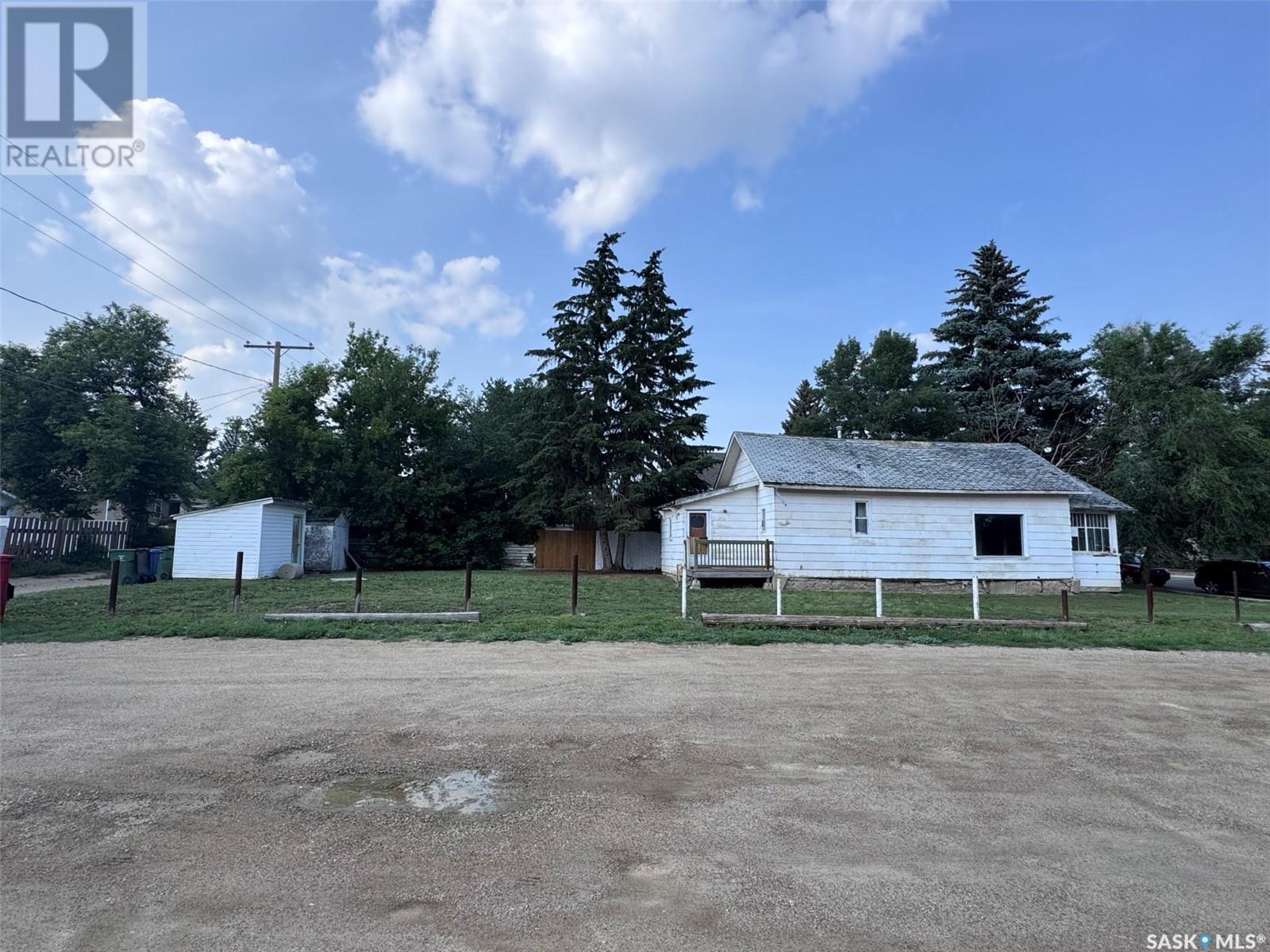 Photo 2 of 1044 7th Avenue Nw, Moose Jaw SK