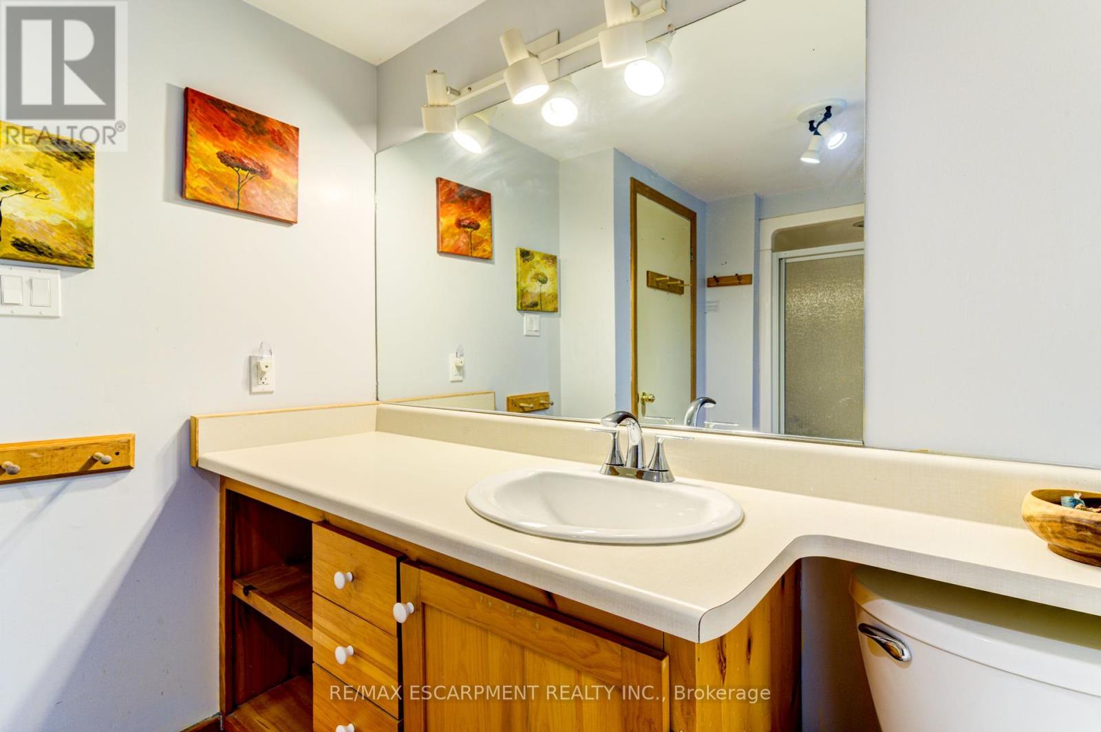 Photo 20 of 109 Hope Street, Blue Mountains ON